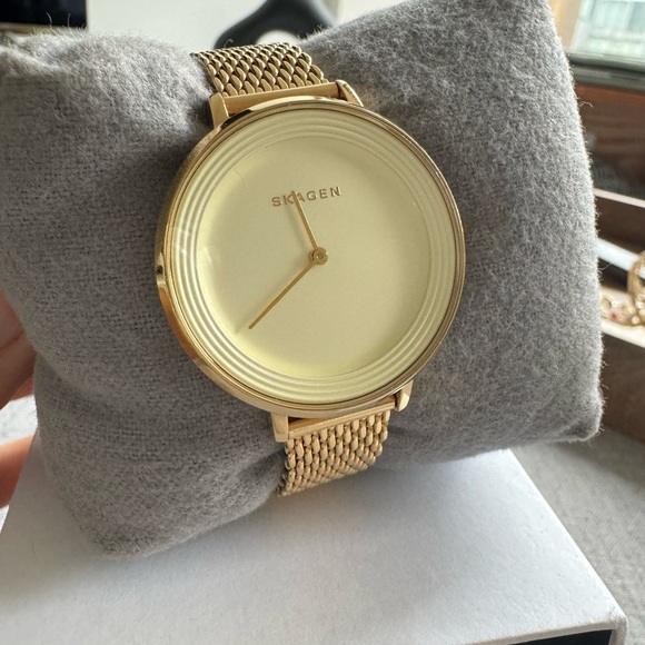 SKAGEN Ladies Ditte Gold-Tone Stainless Steel Mesh Bracelet Watch - Picture 2 of 4
